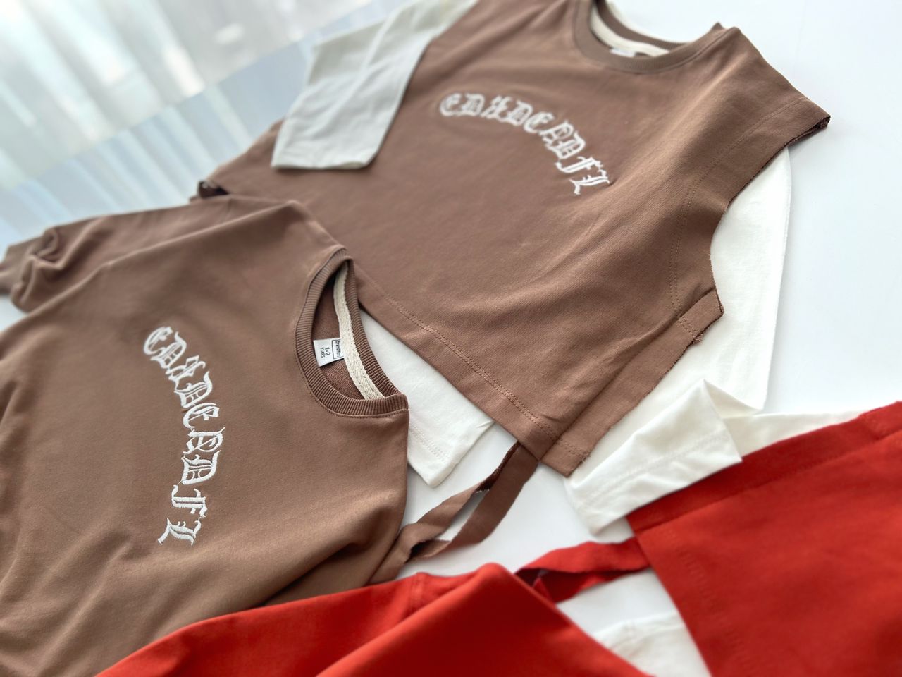 بلوز نخ پنبه و جلیقه دورس دخترانه - Image 3